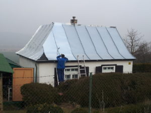 Rekonstrukce střechy Praha plechová střecha falcovaný plech pozink