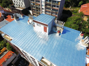 Rekonstrukce střechy Praha plechová střecha pozink Falcovaný plech