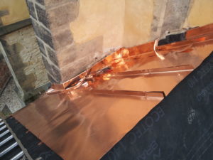 Rekonstrukce střechy Praha Měděná falcovaná střecha oplechování střechy kostela