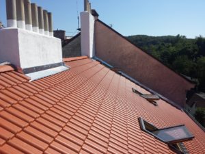 Rekonstrukce střechy Praha taškova střecha Bramac