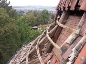 Oprava střechy historického domu rekonstrukce střechy prejza věž kužel s plna do malty